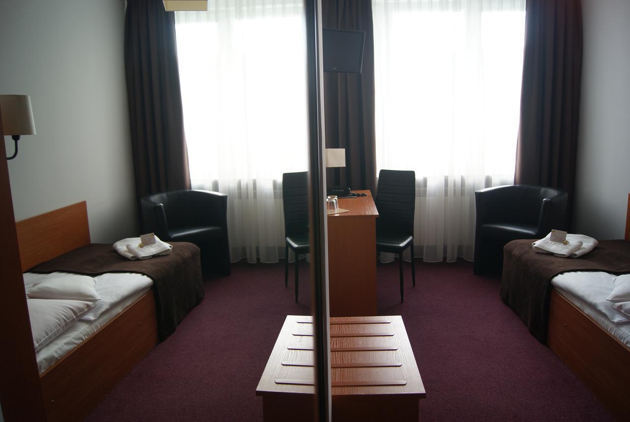 Hotel PZMot Lublin Buitenkant foto